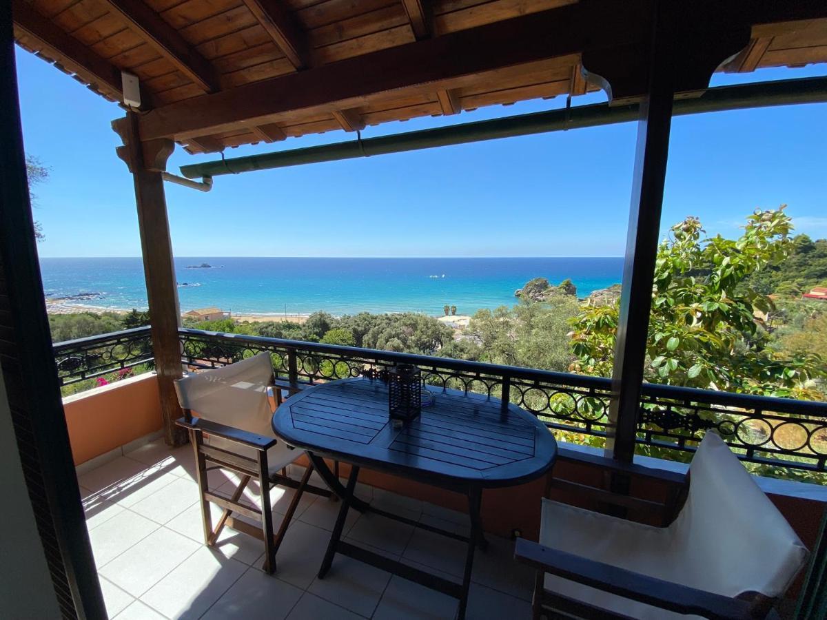 Papadatos Apts With Amazing View - 5Mins From The Beach Kontogialos Экстерьер фото