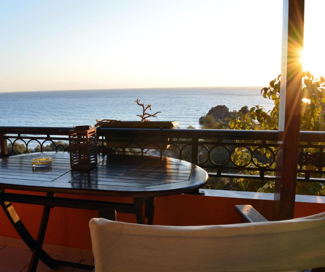 Papadatos Apts With Amazing View - 5Mins From The Beach Kontogialos Экстерьер фото