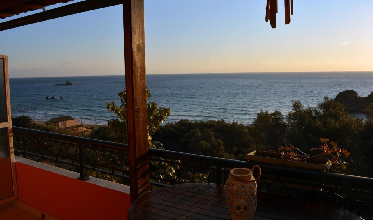 Papadatos Apts With Amazing View - 5Mins From The Beach Kontogialos Экстерьер фото