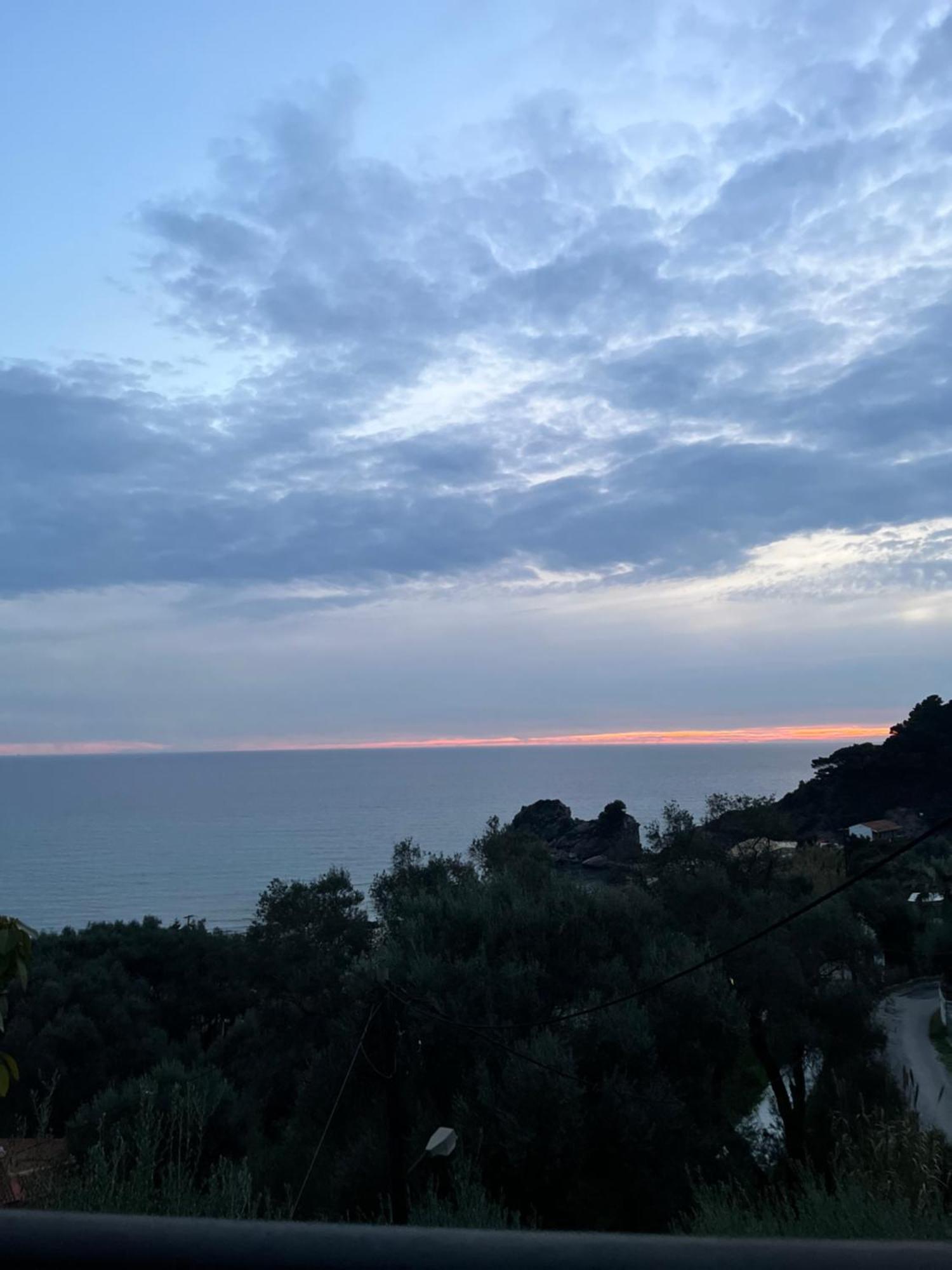Papadatos Apts With Amazing View - 5Mins From The Beach Kontogialos Экстерьер фото