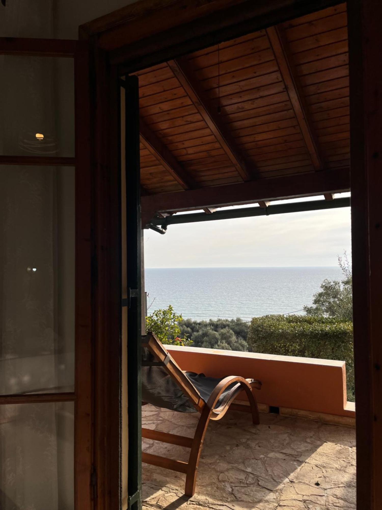 Papadatos Apts With Amazing View - 5Mins From The Beach Kontogialos Экстерьер фото