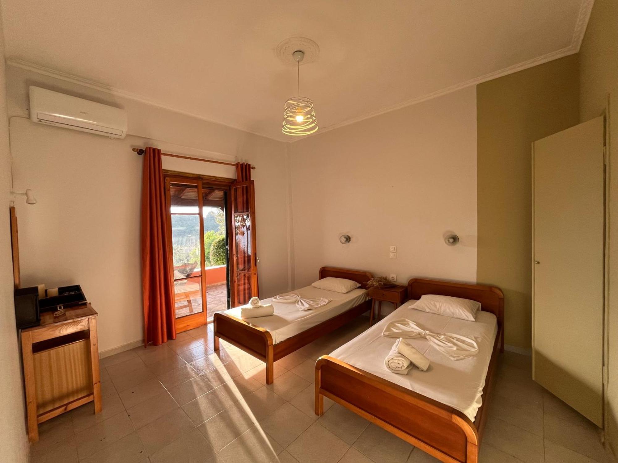 Papadatos Apts With Amazing View - 5Mins From The Beach Kontogialos Экстерьер фото